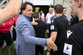 Le president du FC Sion Christian Constantin salue les arbitres à la fin la rencontre entre le FC Sion et le FC Schaffhouse, ce lundi 20 mai 2024 au stade de Tourbillon.